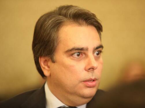 Съпредседателят на Продължаваме Промяната Асен Василев коментира, че влизането на