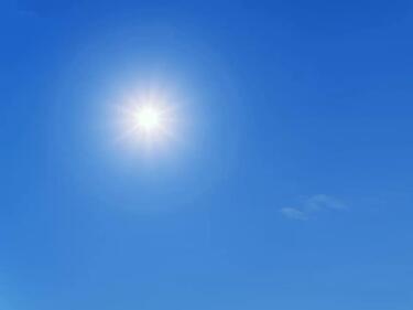 Слънцето се завръща с пълна сила: Горещ уикенд, до 35°С днес