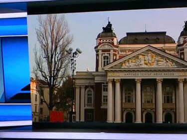 Втори ден протест пред Народния театър в подкрепа на Александър Морфов 