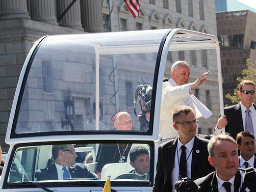 Папа Франциск водеше днес службата за католическата Цветница на площад