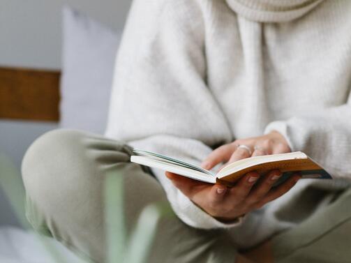 Четенето на книга преди сън може да бъде много полезно
