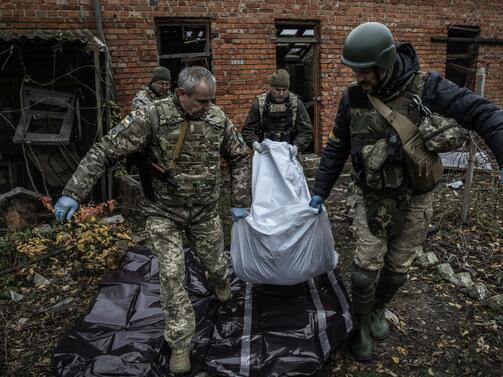 Доброволците от украинската група за издирване Черно лале на няколко