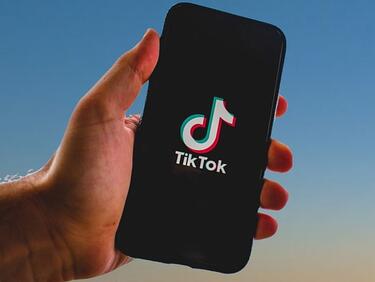 ЕК погна TikTok - платформата застрашава децата