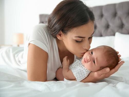 Жените в Европа раждат първото си дете все по-късно. Това