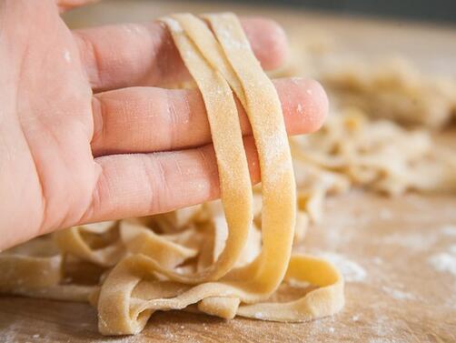 Италианският кулинарен деликатес спагети Карбонара е ударен  от повишаването на
