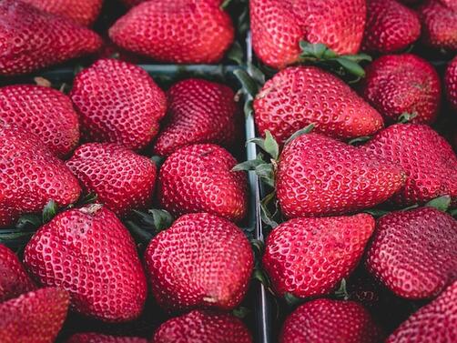 Ново проучване сочи че ягодите и спанакът са най замърсени с