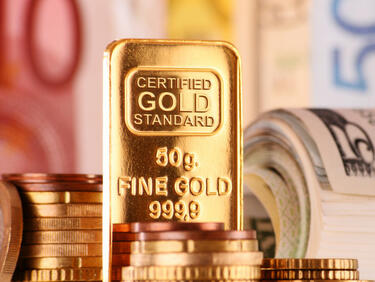 Цената на златото се покачва, на доларът - спада
