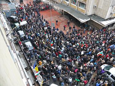 На петия ден граждани отново се събраха на протест пред МС