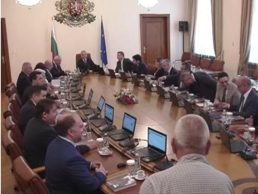 Служебният премиер Гълъб Донев с отчет за свършеното от кабинета