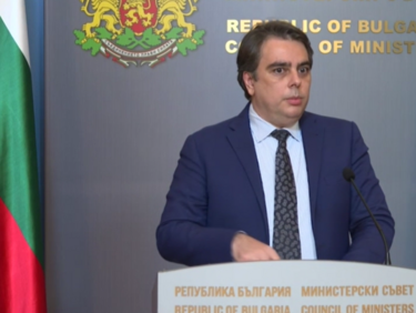 Асен Василев за обвиненията на Пеевски: Към момента бюджетът е на излишък, а не на дефицит