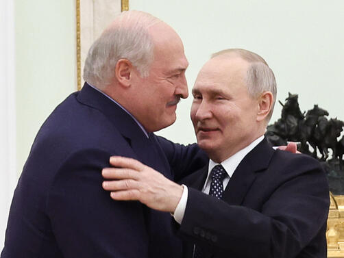 Беларуският президент Александър Лукашенко заяви че е убедил руския президент Владимир Путин