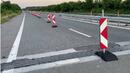Трева избуя до преградните знаци на магистрала "Марица"