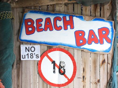Бурното море продължава да нанася щети на плажовете Вълнението продължава