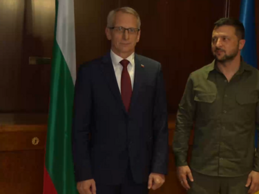 Денков на среща със Зеленски: Благодаря на България за военната и политическа подкрепа