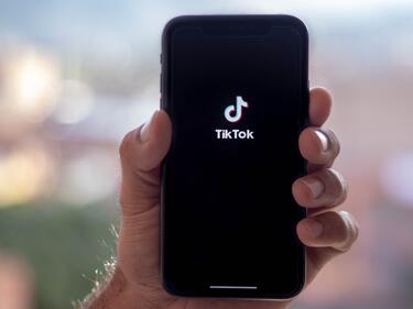 Регулаторен орган на ЕС китайската социална медийна платформа TikTok с 345 млн. евро заради нарушения 