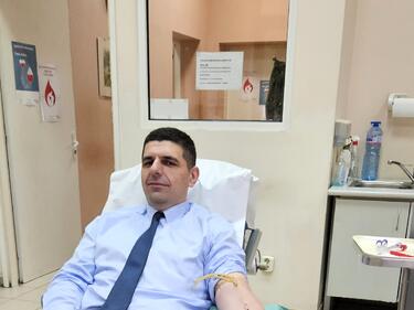 Депутатът Иво Мирчев стартира седмицата с кръводаряване