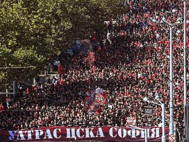 Фенове на ЦСКА София организират протест на Орлов мост
