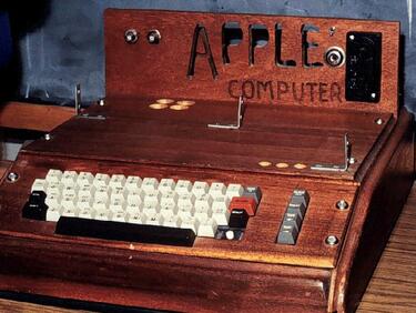 Ще се изумите как е изглеждал първият компютър на Apple