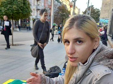 Вече повече от 36 часа транс жената Габриела Банкова увита