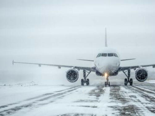 Ниските температури и силният снеговалеж на летището в Мюнхен наложиха