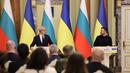 Премиерът Денков към президента Зеленски: Подкрепата ни за Украйна е защита за нас самите