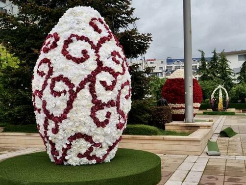 Ямбол вече е украсен за Великден А ново декоративно яйце изработено от хиляди