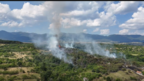 Пожар до военен полигон в Казанлък, разраства се в посока вилната зона (ВИДЕО)
