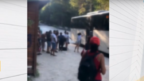 Агресия в автобус: Група от над 10 души нападат пътник в София
