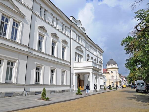 Обсада пред парламента 