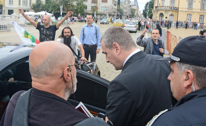 Обсада пред парламента 