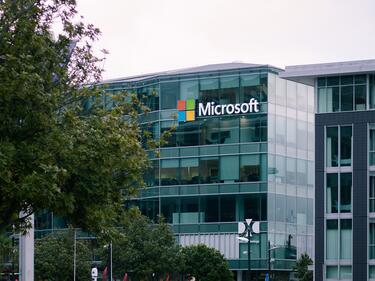 Microsoft съкращава 650 работни места в поделението си за видеоигри
