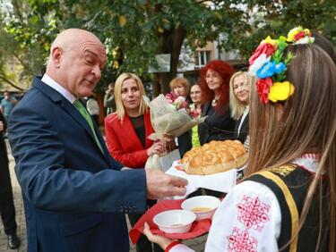 Главчев към учениците:Пожелавам ви да мечтаете, да се смеете и най-важнто да бъдете добри хора