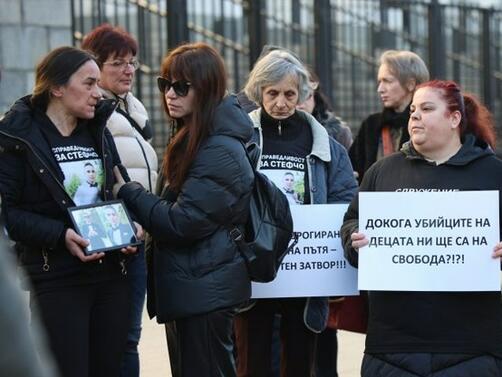 Сдружение Ангели на пътя обединяващо родители и близки на загинали