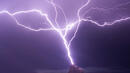 Upward Lightning: "Обратни" мълнии удрят от земята към небето