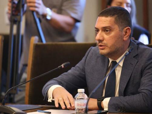 Явно ситуацията с кабинета Гюров е потресаваща щом играят ядрената