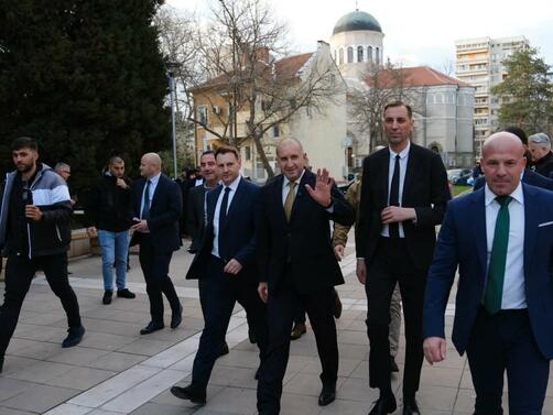 Прогресивна България спечели категорично изборите за парламент които се проведоха