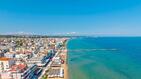 На море по плажовете край Солун