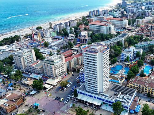 В разгара на туристическия сезон фекални води заливат част от