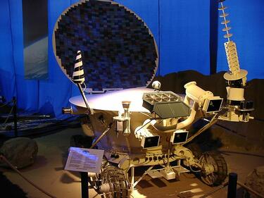 Съветският "Луноход 2" – безспорен рекордьор на земния спътник