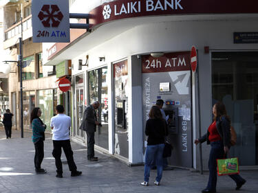 Преструктурират банката на Кипър до септември