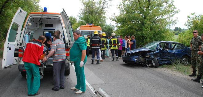 Турско BMW се блъсна челно в Peugeot
