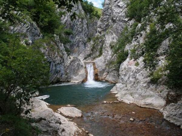 Синия вир край село Медвен