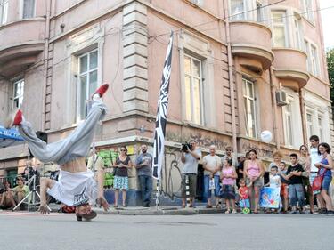 „Арт улицата“ на София с нов тротоар