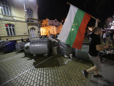 Протестите нанесли сериозни щети в центъра на София
