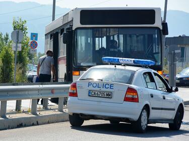 Нападение с камък предизвика катастрофа на автобус