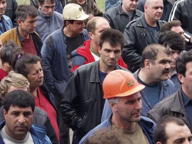Миньори в Перник излязоха на протест